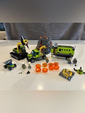 LEGO retired City #60124 Volcano Exploration Base